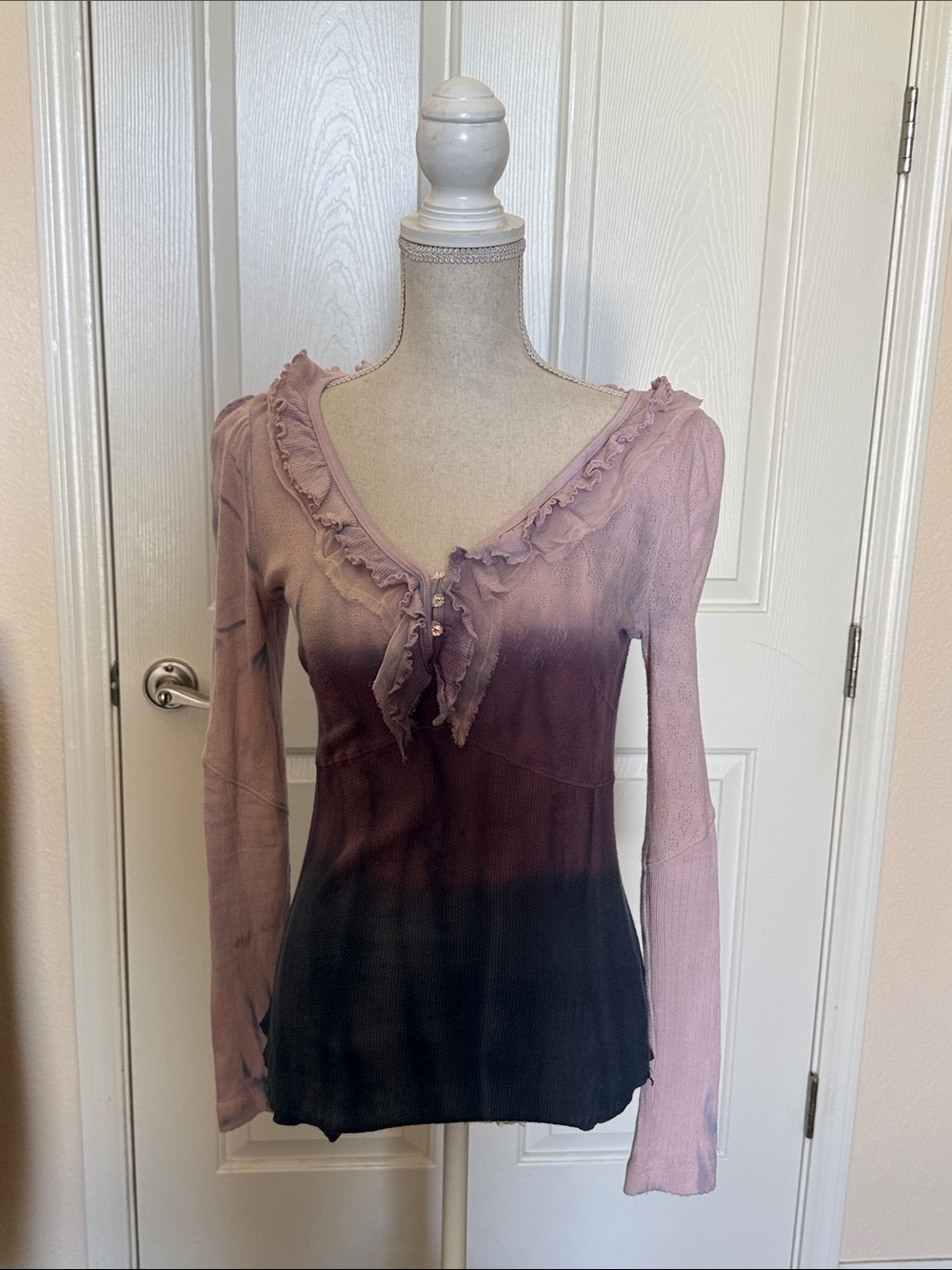 Source Unknown Ombre Ruffle V-Neck Long Sleeve Top - Pink to Black